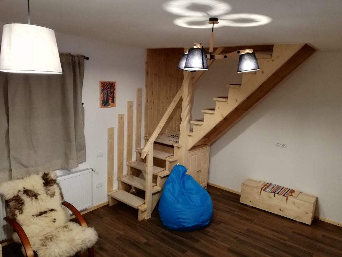 Zozo Hostel Brașov Exterior foto