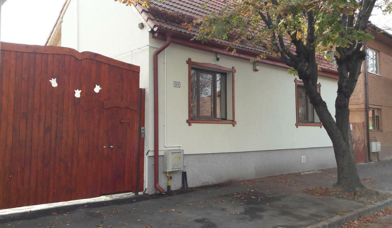 Zozo Hostel Brașov Exterior foto